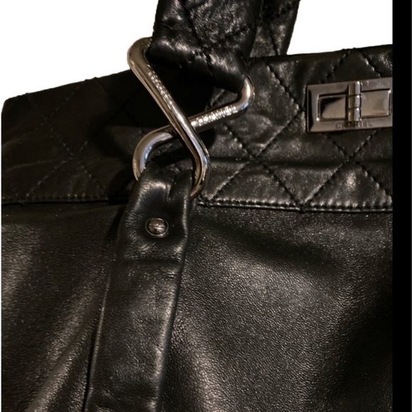 Chanel 2.55 Matelasse Turn Lock Tote Leather Handbag - Picture 3 of 9